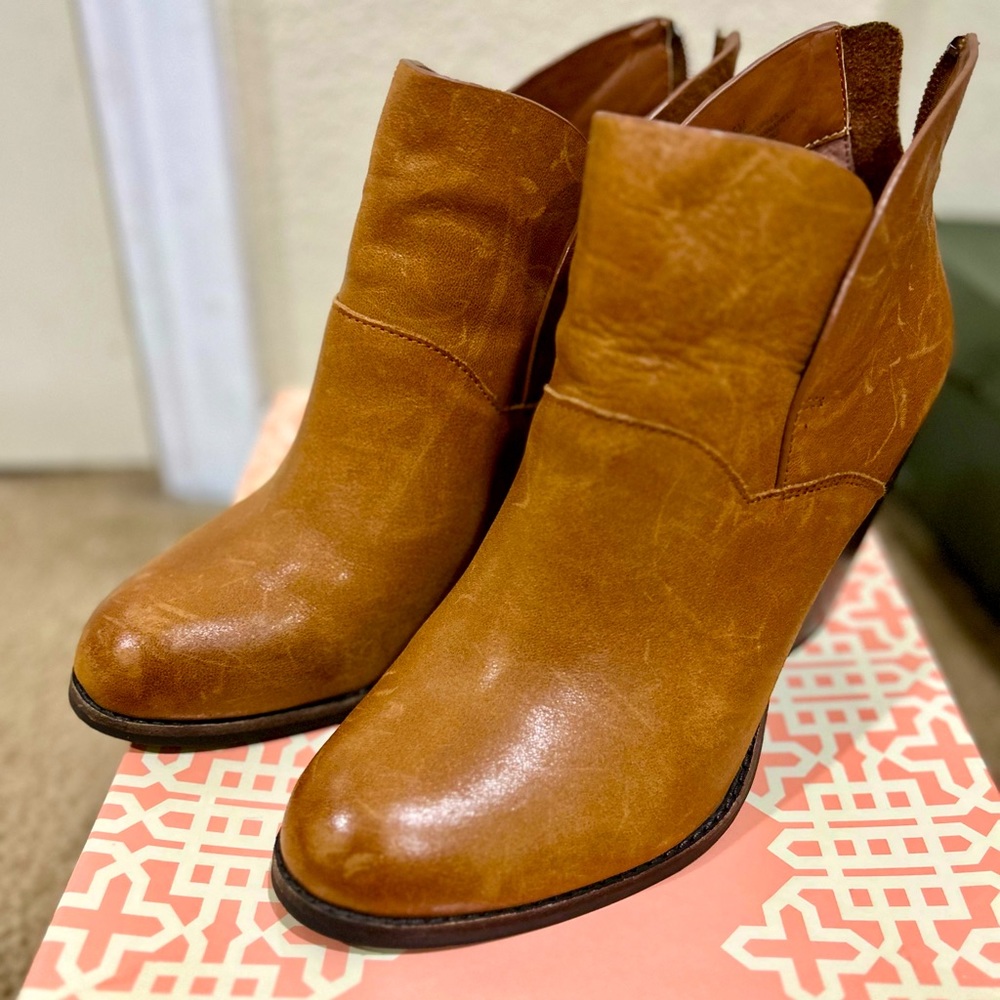 Gianni Bini bootie
